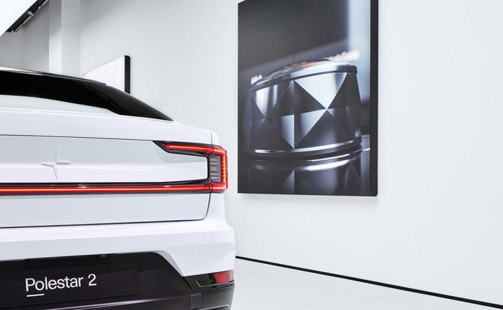 ポールスター2（リアコンビネーションライト）