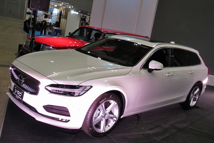 ボルボV90 90thアニバーサリーエディション