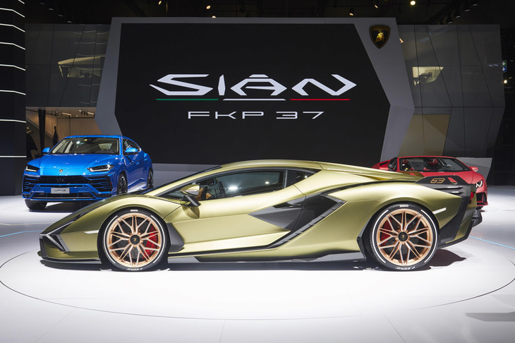 「シアンFKP 37」のエクステリアには、過去のランボルギーニ市販モデルへのオマージュといえるデザインが盛り込まれているという。