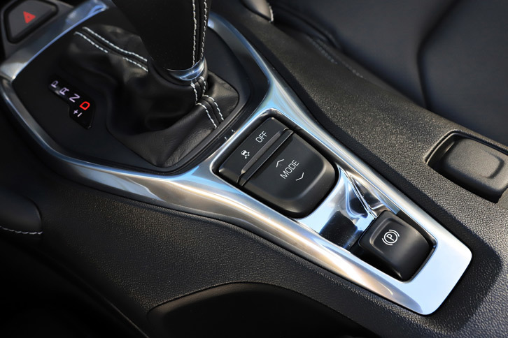 センターコンソールに備わる「ドライバーモードセレクター」の操作スイッチ。「ウェザー」「ツアー」「スポーツ」の3種類の走行モードが用意されている。
