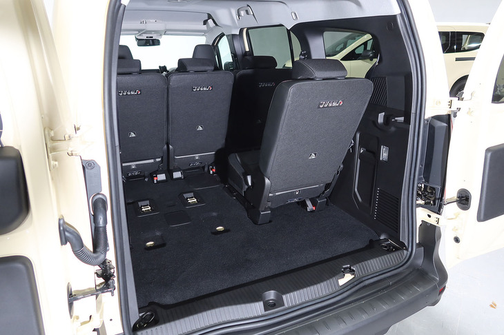 ルノー・グランカングー クルール（ラゲッジスペース＜3列目シート左側を外した様子＞）