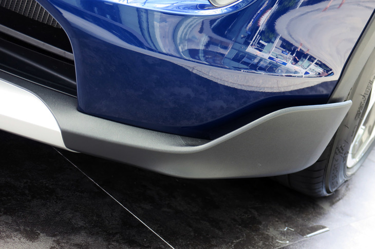 ポルシェ・タイカン4クロスツーリスモ（フロントスポイラー）