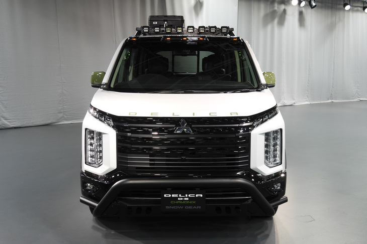 三菱デリカD：5 CHAMONIX SNOW GEAR（フロント）