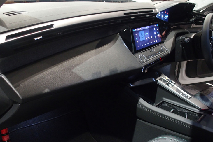 プジョー308アリュール（ダッシュボード）