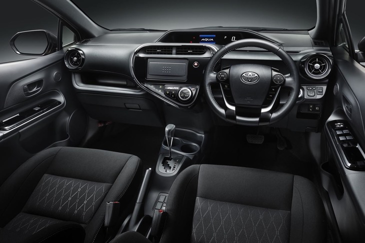 「アクアS“KINTOツーリングセレクション”」のインテリア。