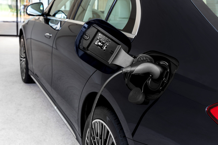 メルセデス・ベンツEクラス（充電口）