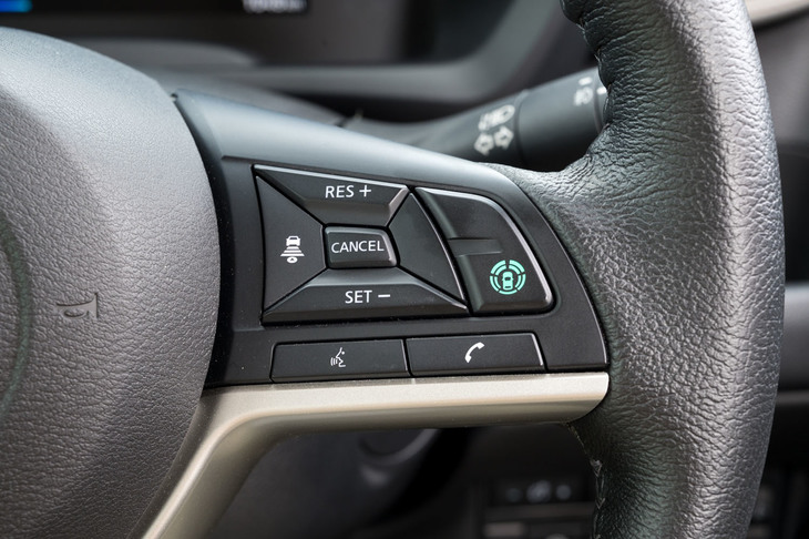 近距離移動を主な用途として想定したモデルだが、アダプティブクルーズコントロールを中心とした各種運転支援システムもオプション設定。「P」グレードの購入者では、実に86％の人がこのオプションを選択しているという。