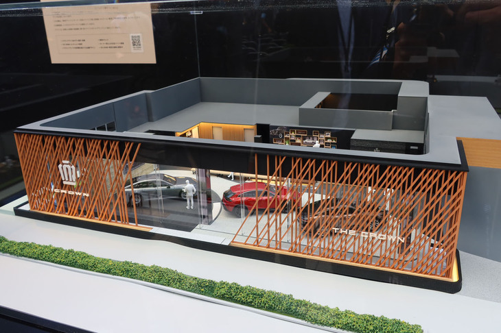 THE CROWNの店舗は、「格子」と「軒」をキーにデザインされている。