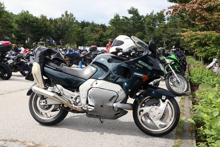 ヤマハGTS1000/A。90年代に活躍したツアラー。1002㏄並列4気筒DOHCエンジンは、5バルブである点が特徴。将来の排ガス規制を意識した先進的な機構も採用していた。