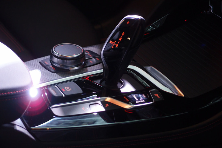 BMW X4 M40i（シフトノブ）