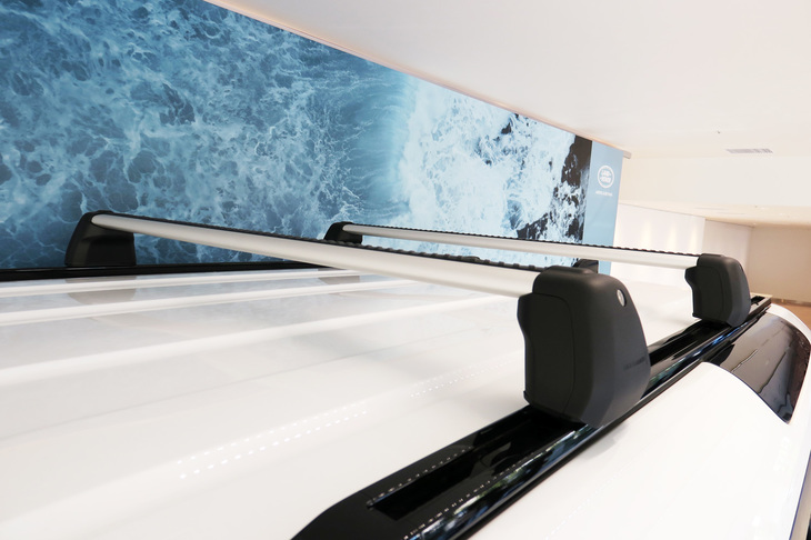 ランドローバー・ディフェンダー110 アドベンチャーパック装着車（ルーフキャリア）