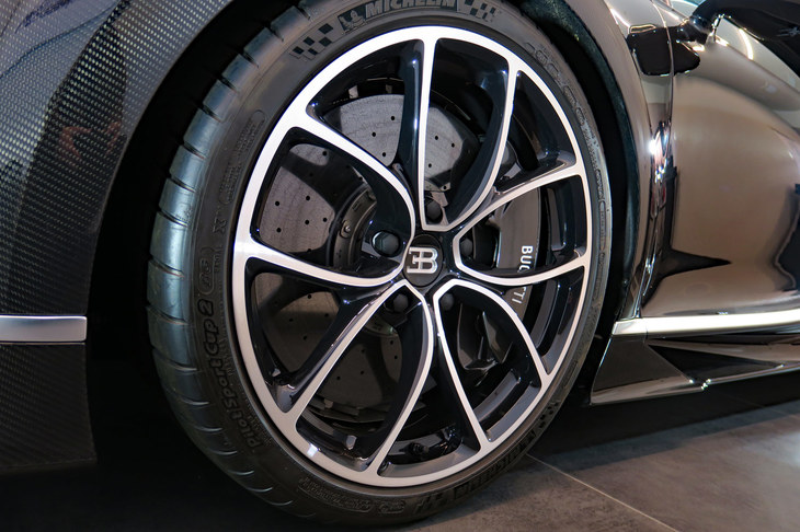 ブガッティ・シロン（タイヤ＆ホイール）