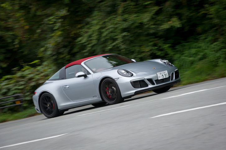 テスト車のボディーカラーは有償色の「ロジウムシルバーメタリック」。ルーフにはブラック、ブルー、レッド、ブラウンの4色が無償で用意される。