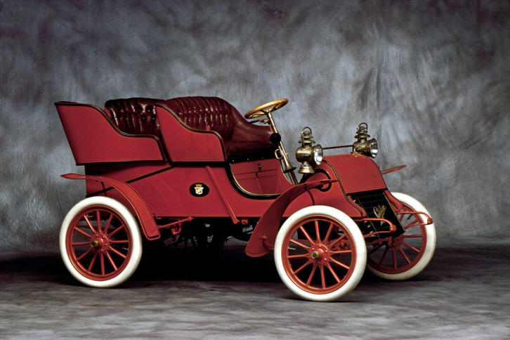 キャデラックにとって初のモデルとなった「A型ランナバウト」（1903年）。
