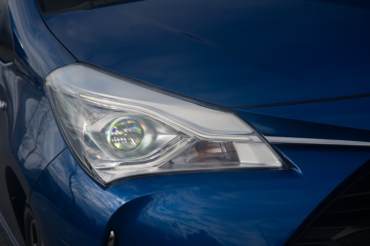 新たに設定された有償オプションの「Bi-Beam LEDヘッドランプ」。車両姿勢の変化に対応して、照射軸を一定に保つオートレベリング機能が搭載されている。