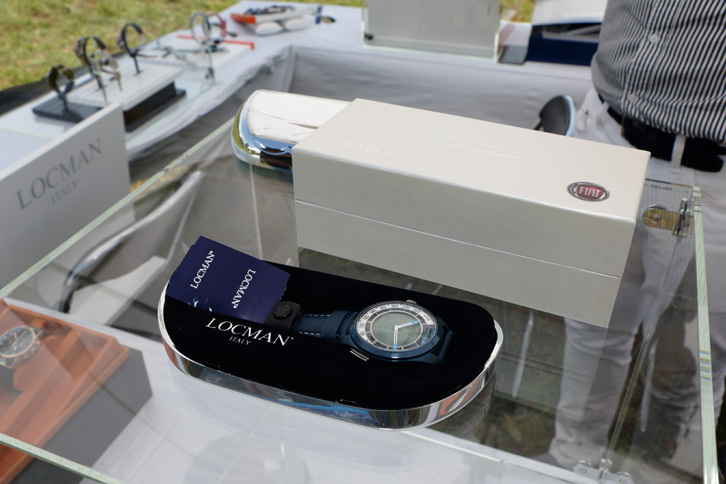 イタリアの時計ブランド、LOCMANは、クイズ大会の景品として、「500」とのコラボウオッチを提供。既に終買のレアアイテムだ。
			 