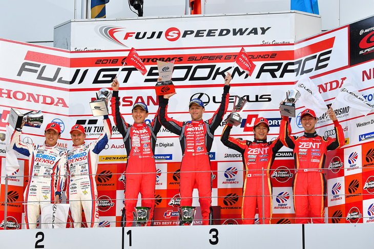 GT500クラスの表彰式。レクサス勢はレースに勝てなかったものの、2～5位を占めるなど、その強さを見せつけた。