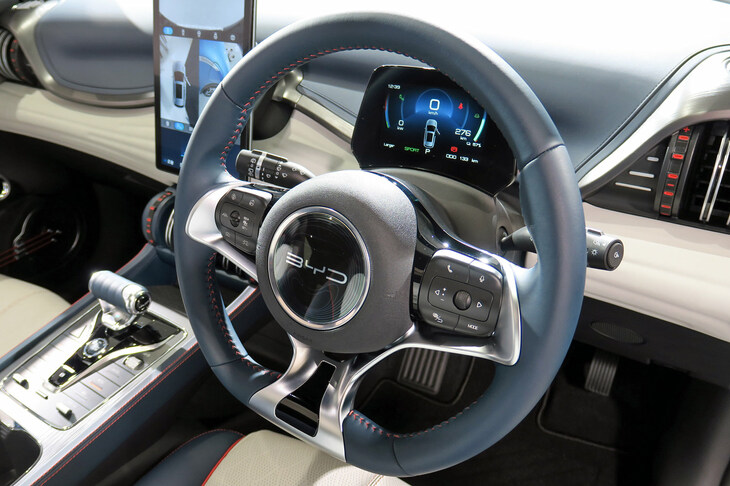 BYDアットスリー（ステアリングホイール）