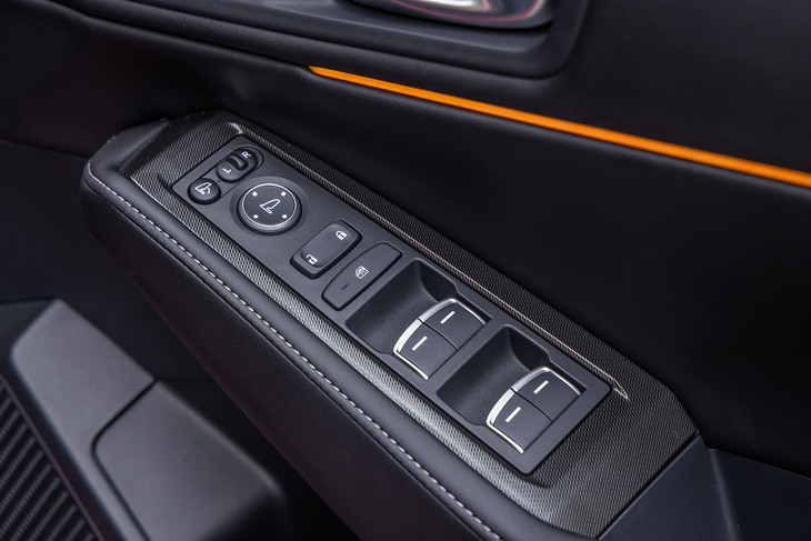 ホンダ・アコード（運転席のドアスイッチパネル）