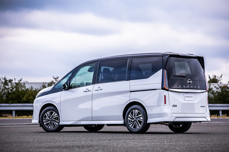 セレナe-POWERハイウェイスターVプロトタイプ（リアビュー）