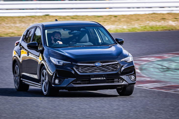 スバル・インプレッサ（クローズドコースでの走行シーン）