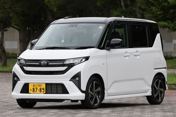 清水「新型『ムーヴ』って、日曜朝の戦隊モノのイメージなんだよね。フロントは正義の味方で……」　
	（写真：佐藤靖彦）