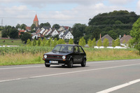 希少な初代「ゴルフGTI」をドライブ。最終モデルの1983年製で、最高出力112PSの1.8リッターエンジンを搭載している。