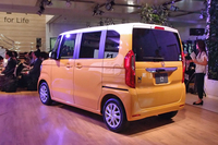 「N-BOX G・L ターボ Honda SENSING」のリアビュー。