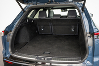 荷室の容量は570～1470リッター。同じハッチバックスタイルでも「スポーツ」は397～1159リッターなので積載力の違いは明らかだ。