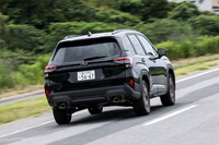 燃費はWLTCモードで13.6km/リッター。これは先代の1.8リッターターボ車と全く同じ数値で、パワートレインの効率改善により、70kgの重量増を相殺した格好だ。（試乗車のカタログ燃費は、オプション装備の追加により13.5km/リッターとなっていた）