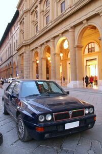 トリノ旧市街にたたずむ「デルタ インテグラーレ」。