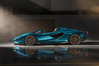 今回発表された車両の外装色は「Blu Uranus（ブルーウラヌス）」と呼ばれるもの。