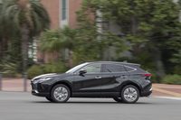 ボディーサイズは全長×全幅×全高＝4740×1855×1660mm。先代モデルよりも全長と全幅が微増した一方で全高は低くなっており、クーペ風のスタイリングとなった。