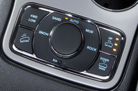 ブラックにブルーが映える 「ジープ・グランドチェロキー」の限定車発売の画像