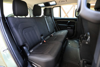 2列目シートは6：4の分割可倒式に4：2：4の3分割可倒式、スライド機構付き、センターアームレスト付き……と、さまざまな仕様が用意される。