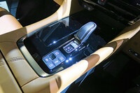 トヨタが高級ミニバンの新型「アルファード／ヴェルファイア」を発売の画像