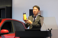 自動車事業のほか、「メルセデス・ベンツ コレクション」と呼ばれるグッズの販売については、帽子で有名な「ニューエラ」や米国のステンレスボトルメーカー「ハイドロフラスク」などといった、他ブランドとのコラボレーションを進めていくという。