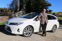 カルロ氏は、「ランドクルーザー」でトヨタに絶大な信頼を抱き、現在までハイブリッド車を乗り継いでいる。