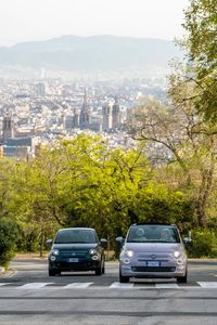 今日のイタリアでは、免許取得から最初の1年間、車両重量1tあたりの出力が55kW（75PS）を超える車両、または最高出力が70kW（95PS）を超える車両の運転は許されていない。（写真：FCA）