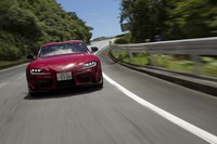 新型「スープラ」は、ホイールベースに対して前後トレッドが広いのが特徴。前後重量配分は50：50で「レーシングカートなみの圧倒的な旋回性能を実現した」という。