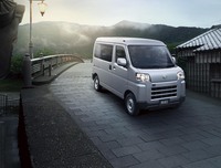 1960年生まれの「ダイハツ・ハイゼット カーゴ」。登場から60年以上を経て11代目へと進化した。