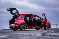 今回試乗した「B200d」は、オプションとして設定される「AMGラインパッケージ」装着車。ボディーサイズは全長が標準モデルよりも5mm長く、全高が15mm低い全長×全幅×全高＝4430×1795×1550mm、ホイールベースは2730mmとなる。