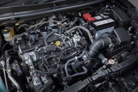 「RS」グレードの1.5リッター直3エンジン。上位のグレードには過給機（ターボ）付きの1.6リッター直3エンジンが搭載される。