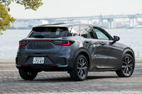 光の加減や背景の映り込みもあって、屋外で見るとボディーパネルのうねりやキャラクターの向きの変化が、よりわかりやすい。（写真：向後一宏）