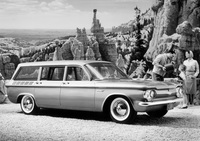 1961年に追加設定された「レイクウッド ステーションワゴン」。リアエンジンのため、カーゴルームは浅い。