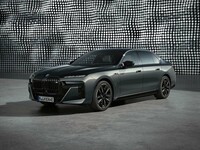 「M760e xDrive」は最高出力571PS、最大トルク800N・mを発生。2023年春にデビュー予定。