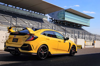 ベースとなる「シビック タイプR」の価格は475万2000円。「タイプR リミテッドエディション」は74万8000円高い550万円。