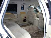 リアの居住空間は、さすがにひろびろ。