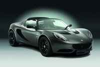 ホイールやドラミラー、ディフューザーなどはブラック系のカラーリングでまとめられる。（写真のボディーカラーはカーボングレー）