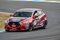 スーパー耐久シリーズ2015の開幕戦でデビューを果たした「DXLアラゴスタNOPROデミオSKY-D」。